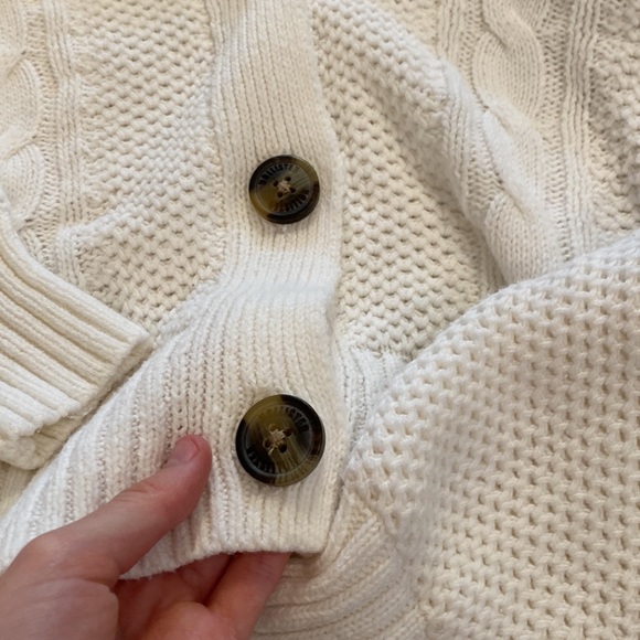 Hollister sweater - Picture 4 of 7